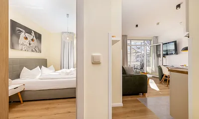 Der Blick vom Flur in die Zimmer.