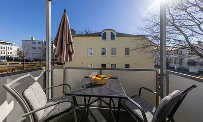 Der möblierte Balkon ...