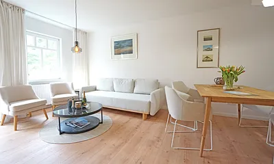  Wohnzimmer mit Schlafcouch