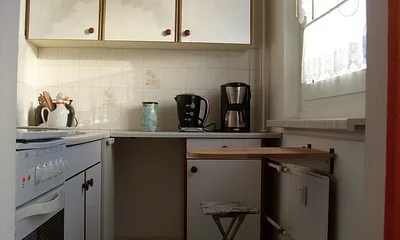 Küche mit kleiner Sitzmöglichkeit