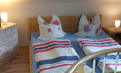 Schlafzimmer mit Doppelbett