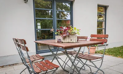 Terrasse mit Grill und Sitzmöbel