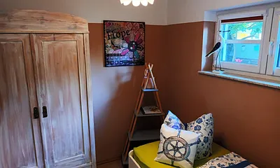 Schlafzimmer mit Tandembett