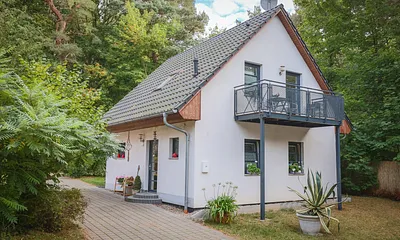 Außenansicht mit Balkon