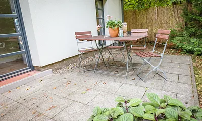 Terrasse hinterm Haus