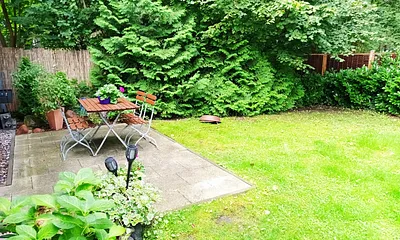 Terrasse hinterm Haus