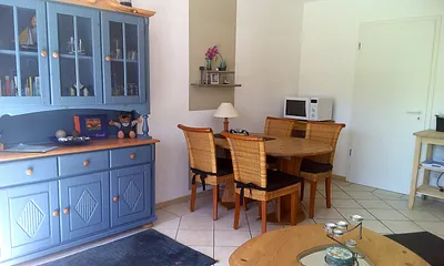 Essecke und Wohnzimmerschrank