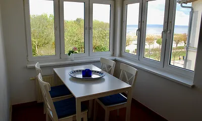 Blick auf den Essplatz in der Küche.