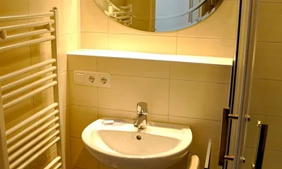 Bad: Dusche, WC, Fön, Fußbodenheizung