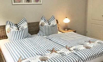 Schlafzimmer mit Doppelbett