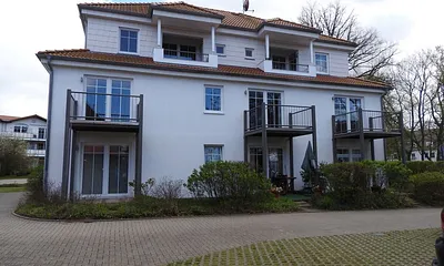 Frontansicht vom Parkplatz