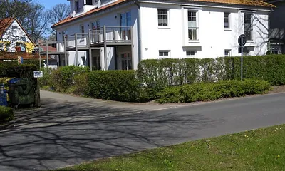 Frontansicht von der Straße