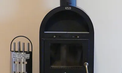 Kaminofen; darf aber ab 2025 nicht mehr benutzt werden!