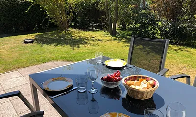 große Süd-Terrasse mit eigenem Garten
