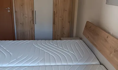 geräumiger Schrank im Schlafzimmer
