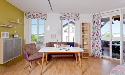 Essbereich mit angrenzendem Balkon