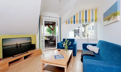 Wohnbereich mit angrenzendem Balkon