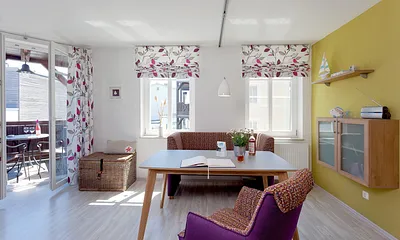 Essbereich mit angrenzendem Balkon