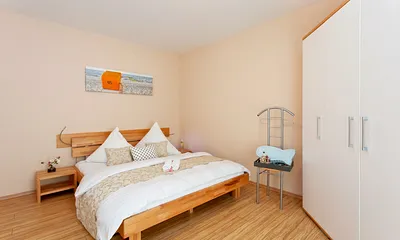 1. Schlafzimmer mit Doppelbett