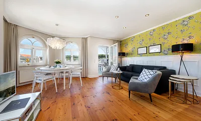 Der Eßplatz im Erker hat ebenfalls Blick auf das Meer.