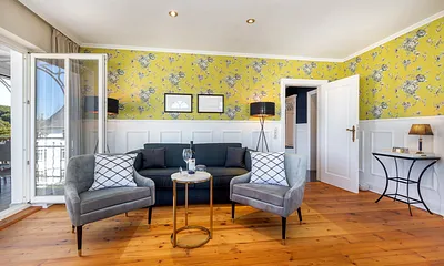 Auf der Couch kann für 1 Erwachsenen oder 2 Kinder aufgebettet werden.