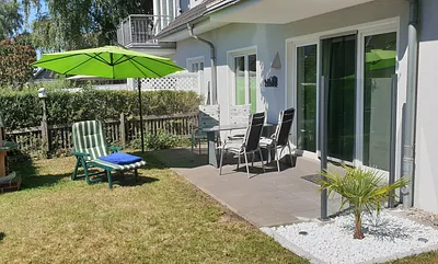 Terasse mit eigenem Garten und Grill