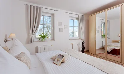 1. Schlafzimmer mit Doppelbett