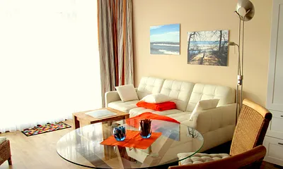 Wohnraum: gemütliches Sofa.