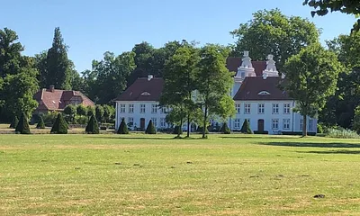 Schloss im Dorf