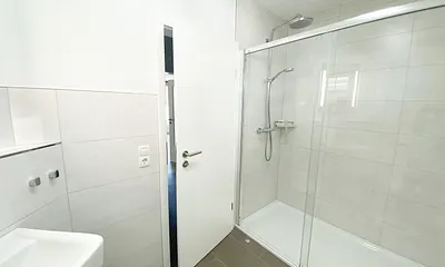 Badezimmer mit Dusche