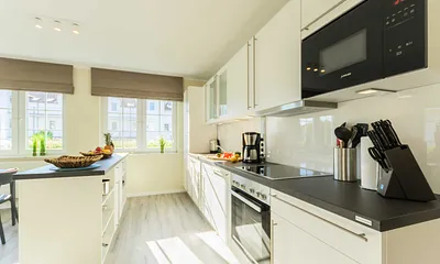 Küchenzeile mit Backofen