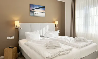 Schlafzimmer mit Boxspringbett