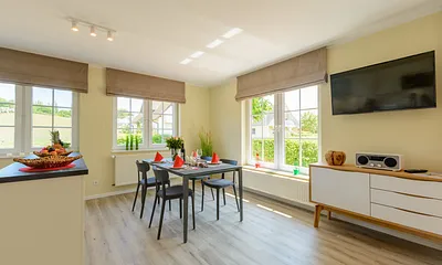 Essbereich mit TV
