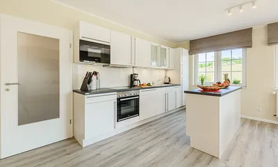 Küchenzeile mit Backofen