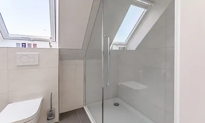 Badezimmer mit Dusche