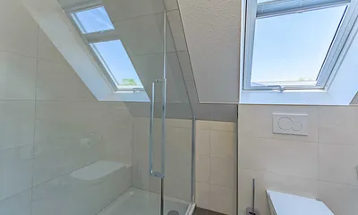 Badezimmer mit Dusche