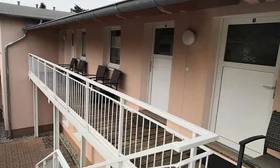 Aussentreppe mit Sitzgelegenheit 