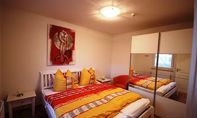 Schlazimmer 1 mit Ganzkörperspiegel