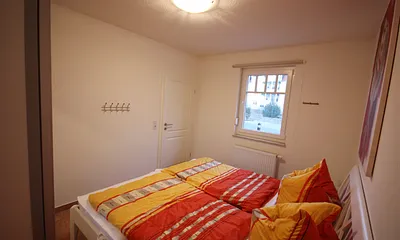 Schlafzimmer 1