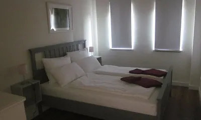 Schlafzimmer mit Doppelbett