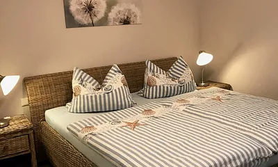 Schlafzimmer mit Doppelbett