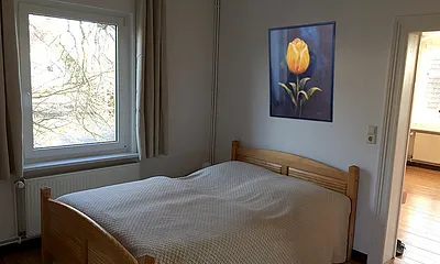 Schlafzimmer mit Bett 140 x 200