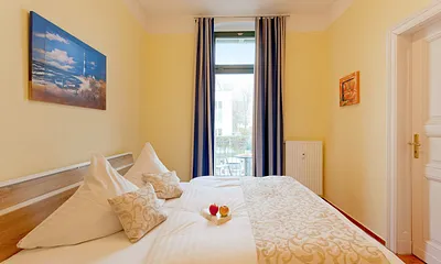 Schlafzimmer mit Balkon