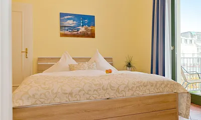 Schlafzimmer mit Balkon