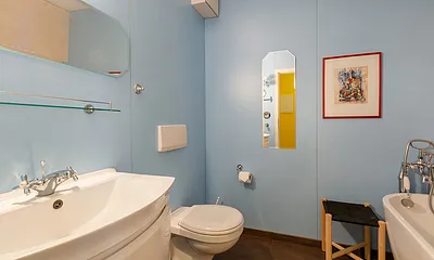 Badezimmer mit Waschbecken