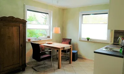 mit Essplatz am Fenster