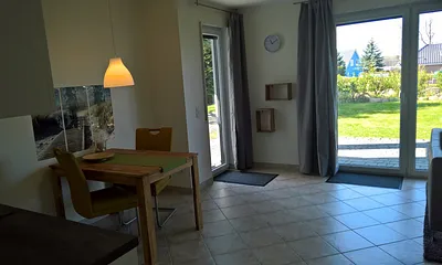 mit Terrasse und Garten