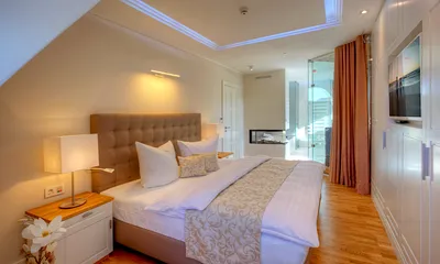 1. Schlafzimmer mit XXL-Doppelbett