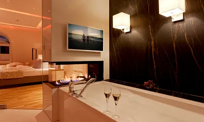 1. Schlafzimmer mit XXL-Doppelbett