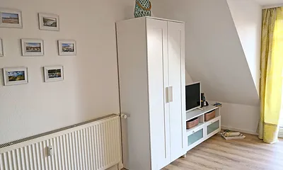 Wohn-Schlafzimmer 1 mit Balkon